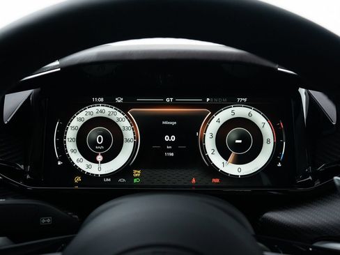Used 2025 Aston Martin Vanquish RWD image 29