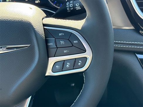 New 2026 Chrysler Pacifica Select image 13