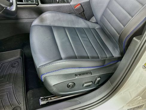 Used 2023 Volkswagen Golf R AWD/4WD image 24