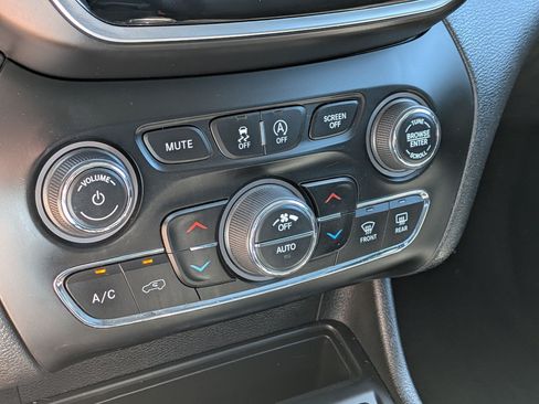Used 2019 Jeep Cherokee Limited AWD/4WD image 24