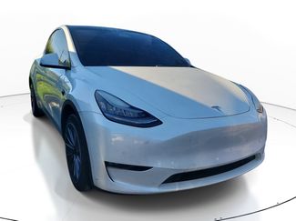 Used 2021 Tesla Model Y 2WD video 1