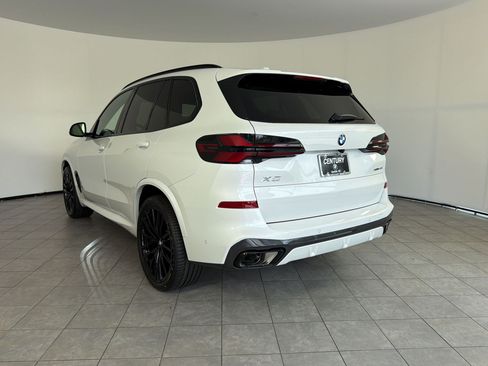 New 2026 BMW X5 xDrive40i w/ M Sport Package AWD/4WD image 3