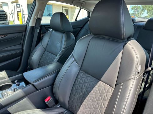 Used 2017 Nissan Maxima Platinum FWD image 10