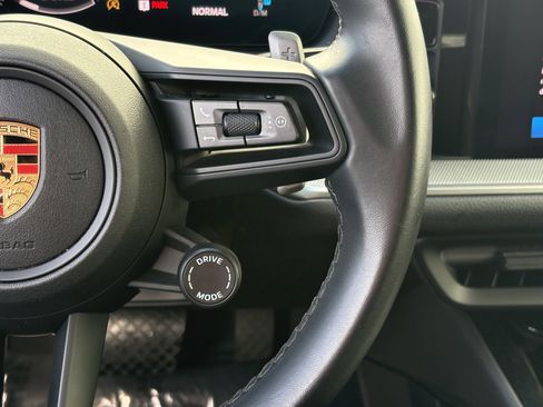 Used 2024 Porsche Cayenne image 19