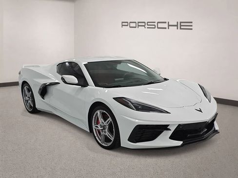 Used 2022 Chevrolet Corvette Stingray Preferred Cpe w/ Z51 Performance Package RWD image 8