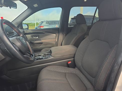 Used 2025 Honda Pilot Sport image 12