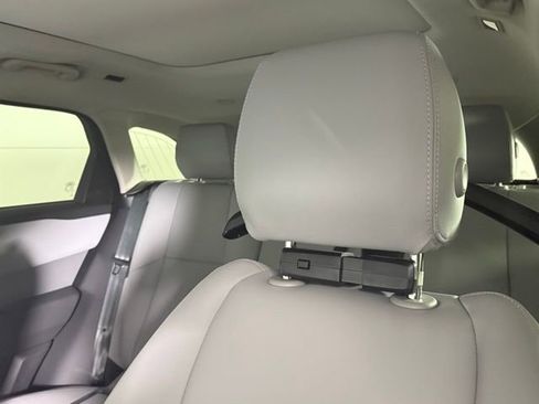 Certified 2025 Land Rover Range Rover Velar S image 25