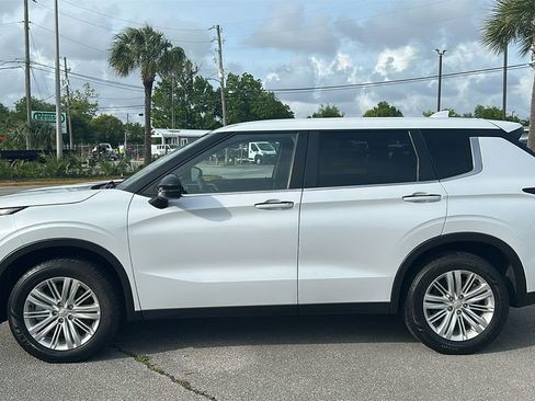 Used 2024 Mitsubishi Outlander ES FWD image 3
