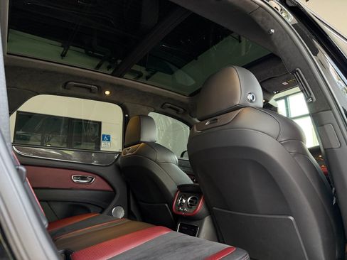 Used 2022 Bentley Bentayga AWD/4WD image 33