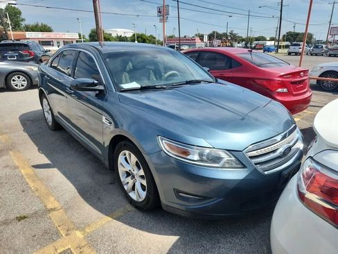 Used 2010 Ford Taurus SEL image 3