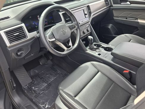 Certified 2023 Volkswagen Atlas SE FWD image 11