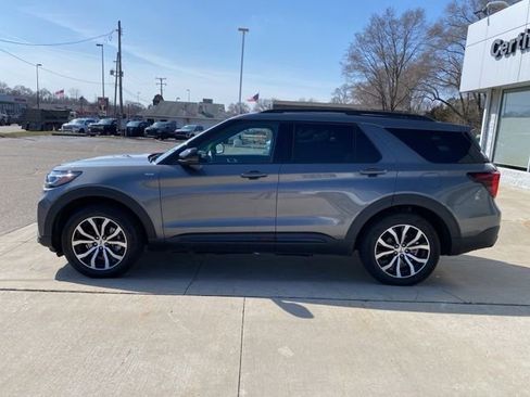 Used 2025 Ford Explorer ST-Line image 10
