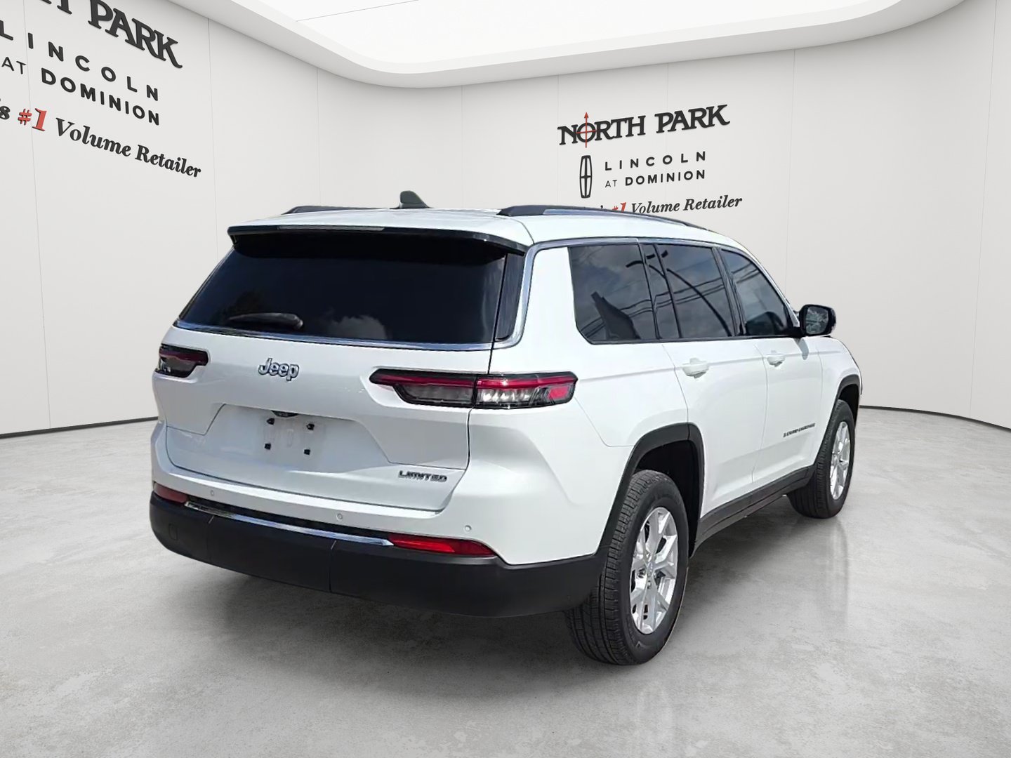 Used 2023 Jeep Grand Cherokee L Limited RWD image 5