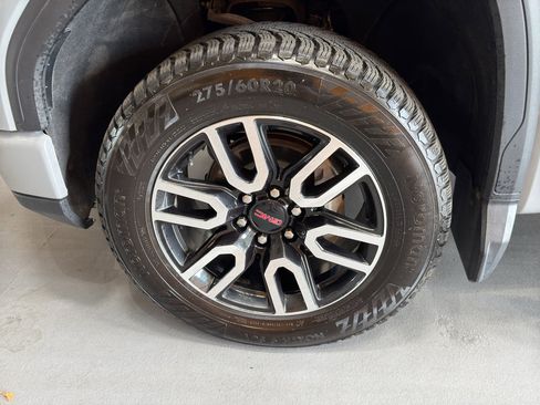 Used 2025 GMC Sierra 1500 AT4 w/ AT4 Preferred Package AWD/4WD image 9