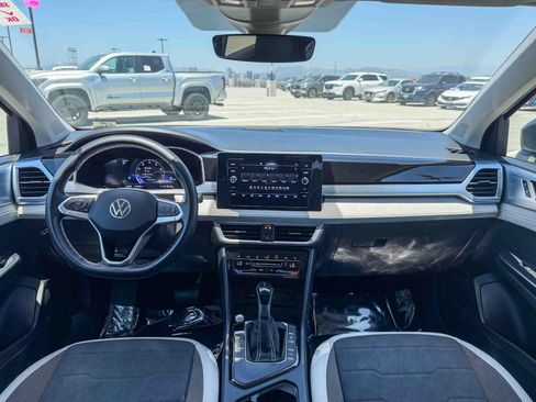 Used 2025 Volkswagen Taos SE FWD image 12