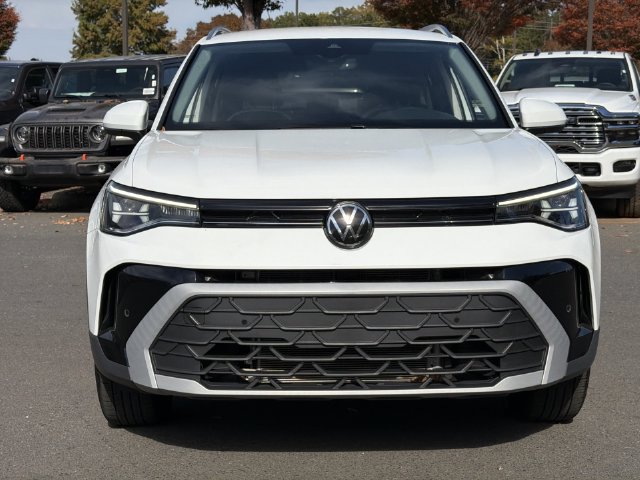 Used 2025 Volkswagen Taos SE AWD/4WD image 15