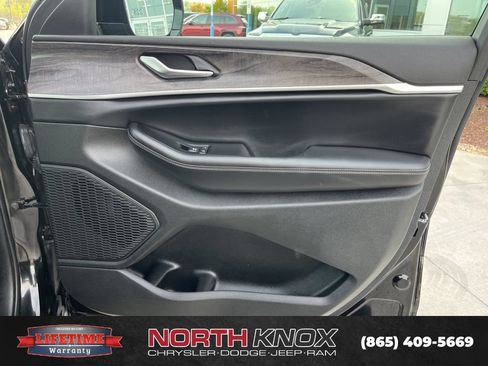 Used 2025 Jeep Grand Cherokee L Limited AWD/4WD image 31