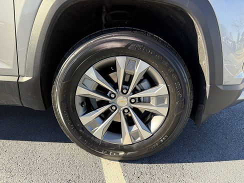 Used 2025 Chevrolet Equinox LT image 32