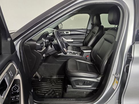 Used 2023 Ford Explorer XLT w/ Equipment Group 202A image 12