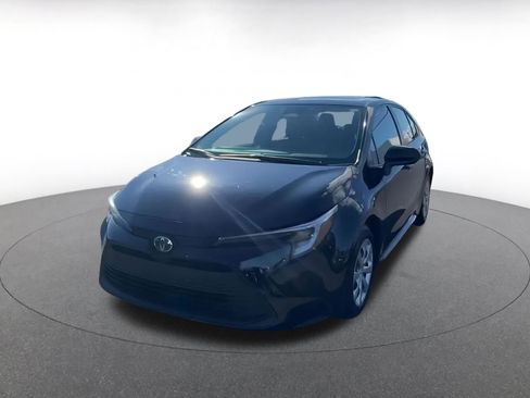 Used 2025 Toyota Corolla LE image 7