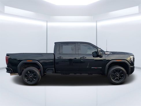 Used 2024 GMC Sierra 2500 AT4 image 2