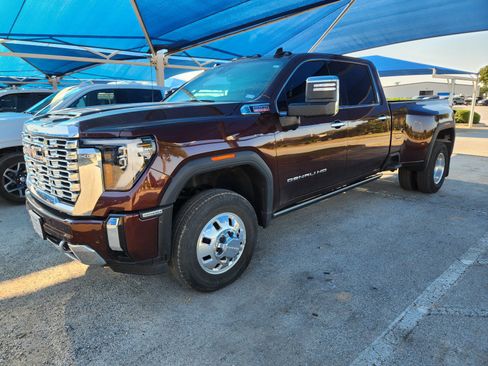 Used 2024 GMC Sierra 3500 Denali w/ Denali Reserve Package AWD/4WD image 2
