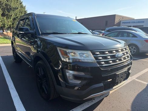 Used 2016 Ford Explorer XLT w/ Equipment Group 202A AWD/4WD image 4