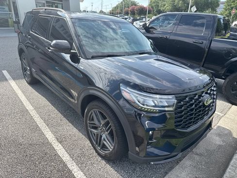 Used 2025 Ford Explorer ST-Line w/ Premium Package RWD image 4
