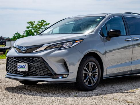 Used 2024 Toyota Sienna XSE w/ XSE Plus Package AWD/4WD image 16