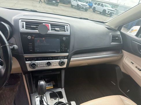 Used 2017 Subaru Outback 2.5i Limited AWD/4WD image 12