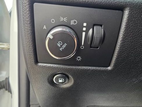 Used 2020 Jeep Grand Cherokee Laredo w/ Security & Convenience Group AWD/4WD image 16