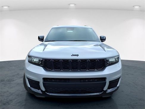 New 2025 Jeep Grand Cherokee L Altitude image 4