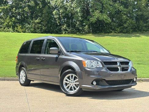 Used 2019 Dodge Grand Caravan SXT FWD image 2