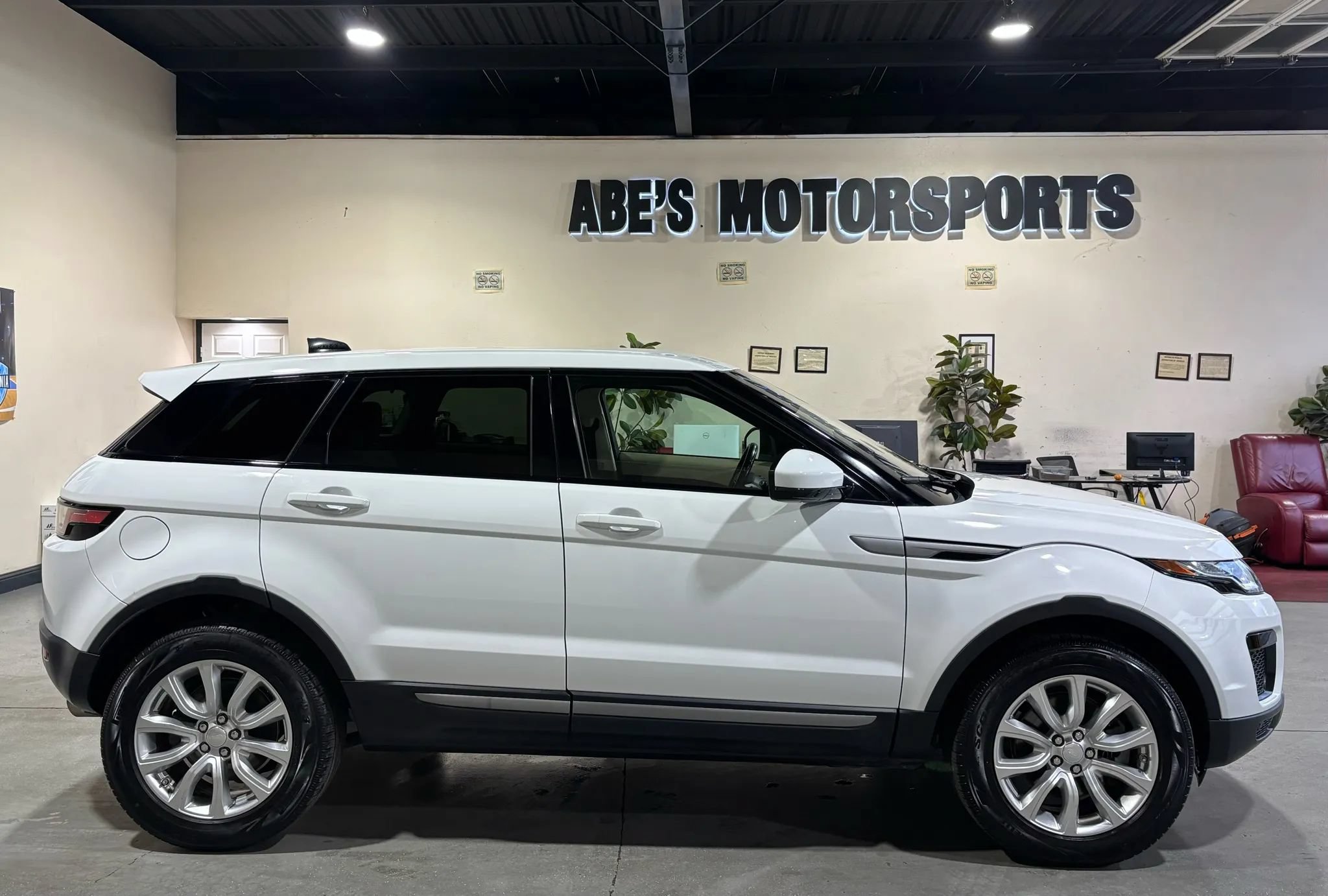 Used 2018 Land Rover Range Rover Evoque AWD/4WD image 8