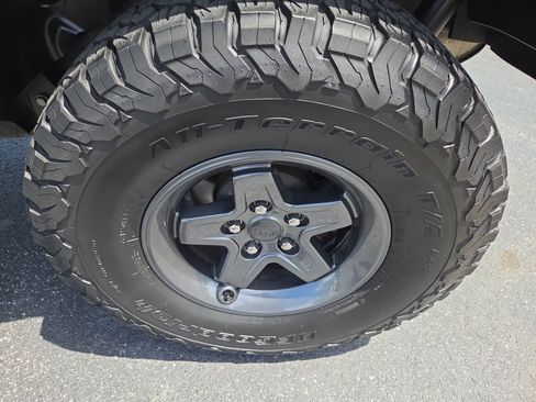 Certified 2018 Jeep Wrangler Unlimited Sport S AWD/4WD image 12