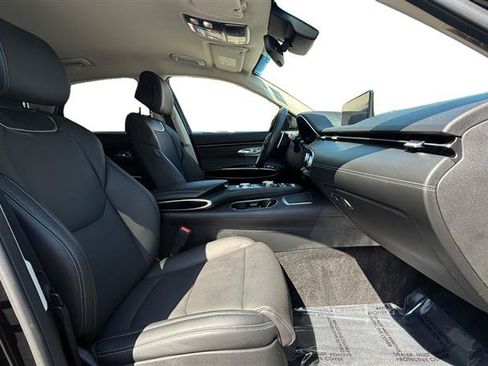 Used 2025 Genesis GV70 2.5T AWD/4WD image 17