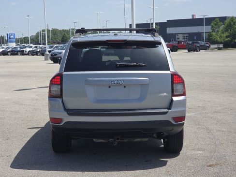 Used 2015 Jeep Compass Latitude FWD image 14