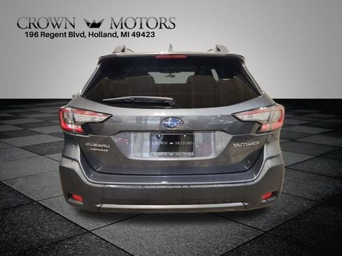 Used 2025 Subaru Outback Premium AWD/4WD image 4