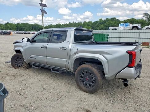 Used 2024 Toyota Tacoma SR5 AWD/4WD image 4