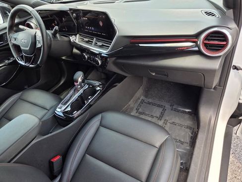 Used 2024 Chevrolet Trax RS w/ Driver Confidence Package FWD image 17