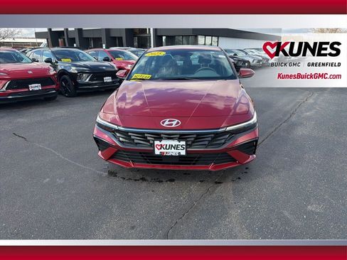 Used 2025 Hyundai Elantra SEL FWD image 13