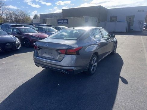 Used 2021 Nissan Altima 2.5 SV w/ SV Premium Package image 2