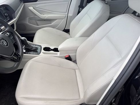 Used 2020 Volkswagen Jetta SE w/ SE Cold Weather Package FWD image 5