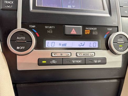 Used 2012 Toyota Camry XLE FWD image 19