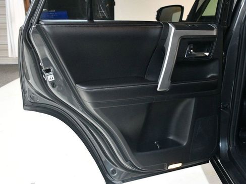 Used 2016 Toyota 4Runner SR5 Premium image 24