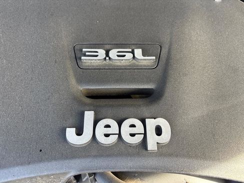 Used 2018 Jeep Wrangler Unlimited Rubicon image 4