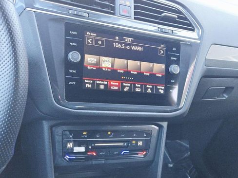 Used 2022 Volkswagen Tiguan SE R-Line image 25