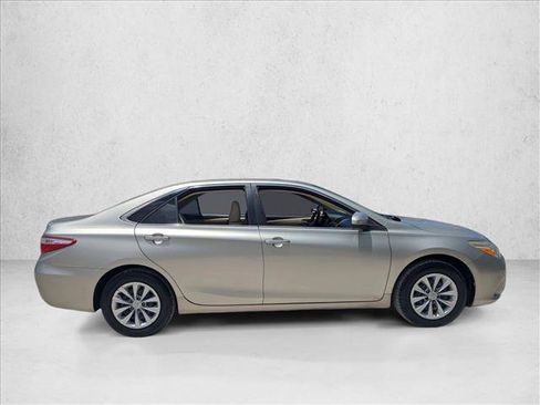 Used 2017 Toyota Camry LE FWD image 4