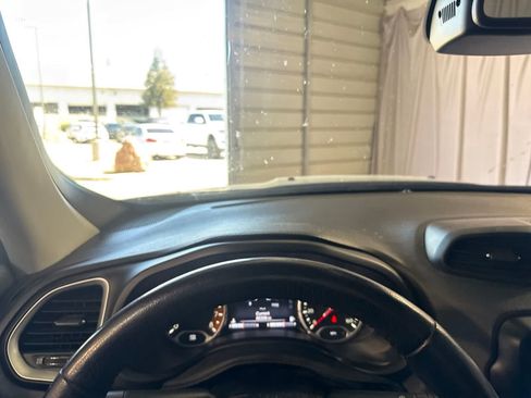 Used 2021 Jeep Renegade Latitude w/ Convenience Group AWD/4WD image 22