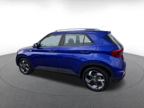 Used 2025 Hyundai Venue SEL FWD image 10